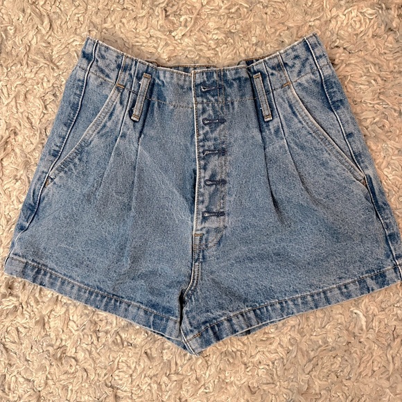 Abercrombie & Fitch - Natural Rise Short - Paper-bag Waist Button Front Denim - Picture 6 of 10